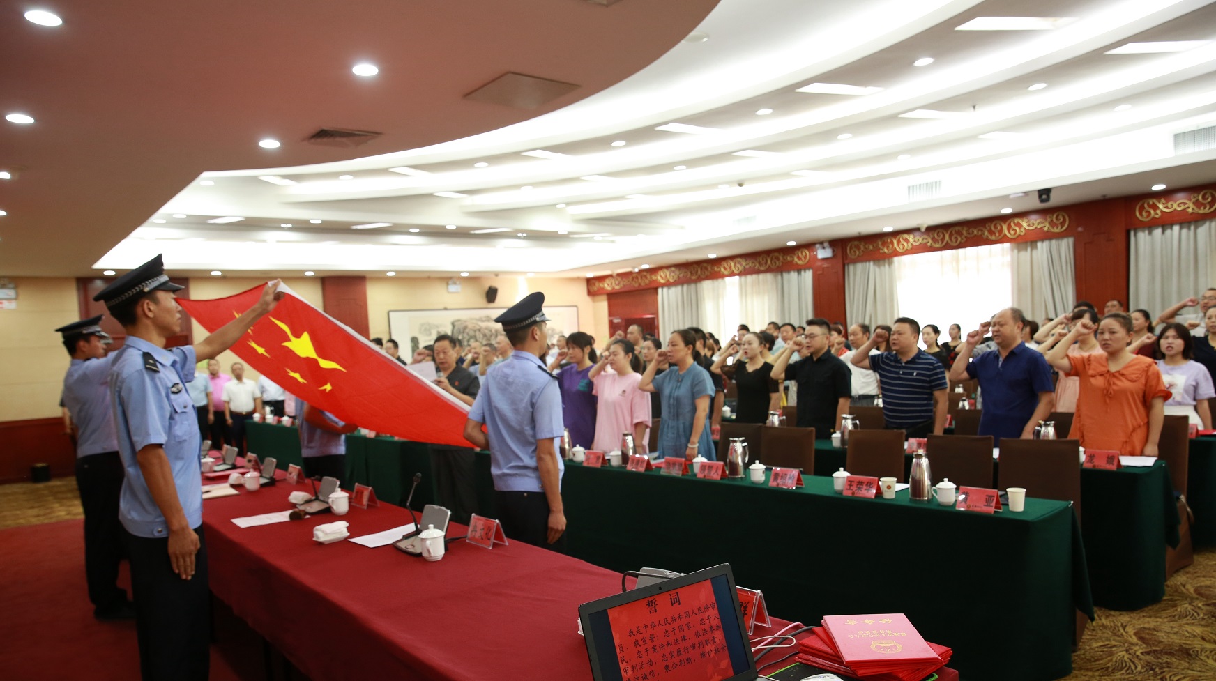 恩施市法院举行人民陪审员宣誓培训3.jpg 恩施市法院举行人民陪审员宣誓培训3.jpg